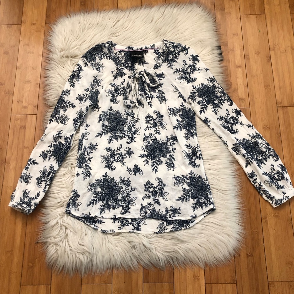 Nanette Lepore Boho Floral Embroidered Gauze Long Sleeves Navy White Blouse M